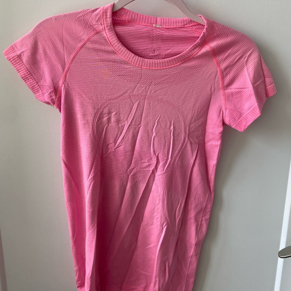 Lululemon pink shirt
